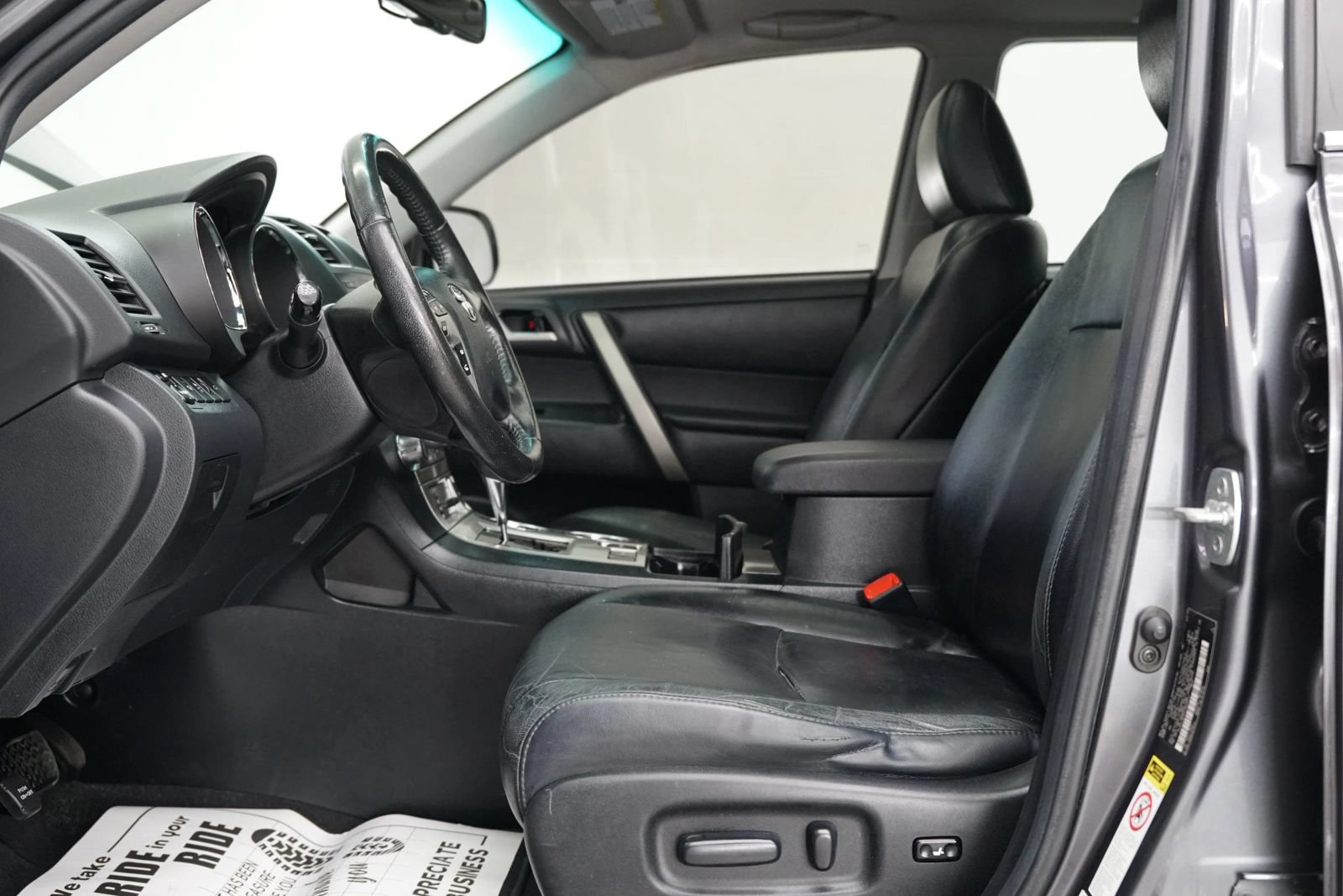 Used 2012 Toyota Highlander SE w/ Tow Pkg FWD image 27