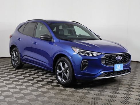 Used 2023 Ford Escape ST-Line w/ Tech Pack #1 AWD/4WD image 2