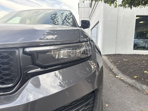 New 2025 Jeep Grand Cherokee Altitude image 10