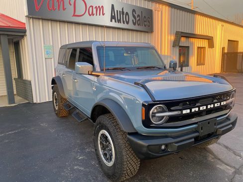 Used 2024 Ford Bronco Outer Banks w/ Sasquatch Package image 3