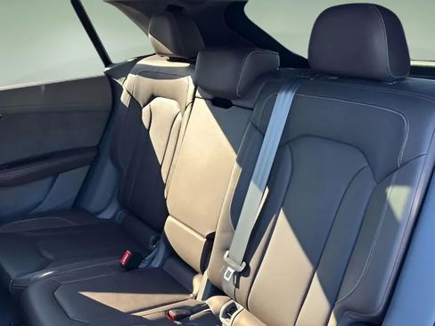 Used 2021 Audi Q8 Prestige image 36