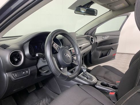 Used 2019 Kia Forte LXS FWD image 2