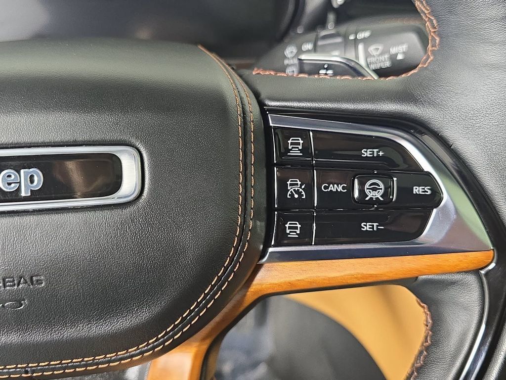 Used 2023 Jeep Grand Cherokee Summit AWD/4WD image 14