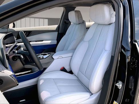 New 2026 Cadillac Optiq Luxury 2 RWD image 9