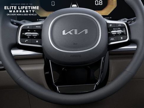 New 2026 Kia Carnival FWD image 23