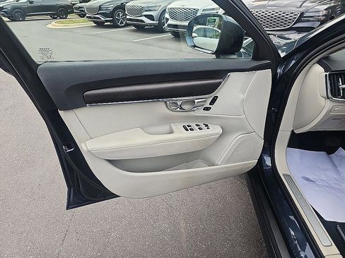 Used 2018 Volvo V90 T6 Cross Country w/ Convenience Package AWD/4WD image 11