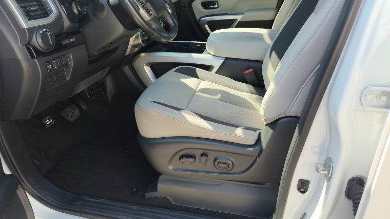 Used 2020 Nissan Titan SV w/ SV Convenience Package AWD/4WD image 9