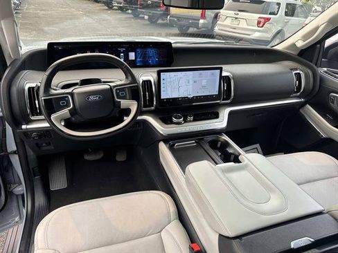 Used 2025 Ford Expedition Max Platinum w/ Driver's Package AWD/4WD image 11