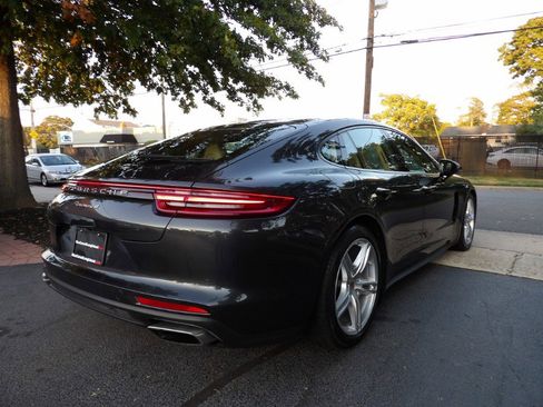 Used 2018 Porsche Panamera 4 image 32