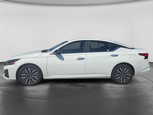 Used 2025 Nissan Altima 2.5 SV FWD image 7