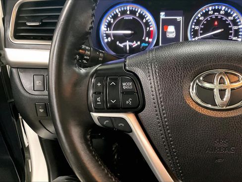Used 2019 Toyota Highlander XLE AWD/4WD image 24