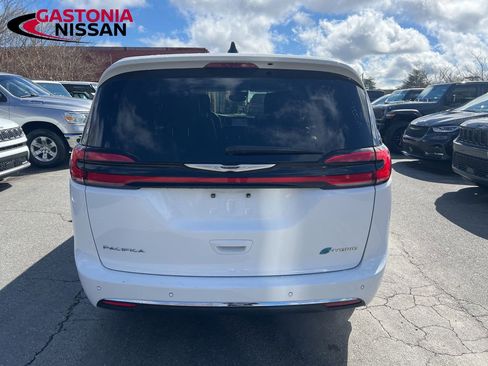 Used 2024 Chrysler Pacifica Limited FWD image 5