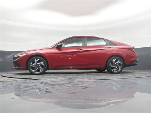 Used 2025 Hyundai Elantra SEL image 43