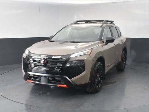 Used 2025 Nissan Rogue SV AWD/4WD image 23