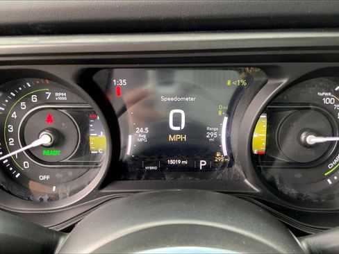 Used 2024 Jeep Wrangler Unlimited Sahara w/ Technology Group AWD/4WD image 25