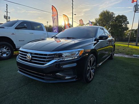 Used 2021 Volkswagen Passat 2.0T SE image 3