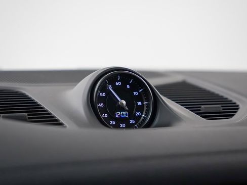 Certified 2025 Porsche Cayenne S image 29