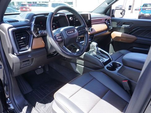 Certified 2025 GMC Canyon AT4 w/ Nightfall Edition AWD/4WD image 18