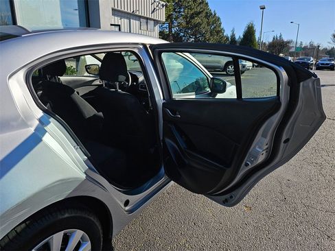 Used 2018 MAZDA MAZDA3 Sport image 12