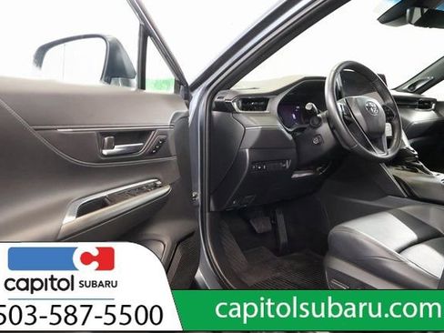 Used 2024 Toyota Venza XLE image 9