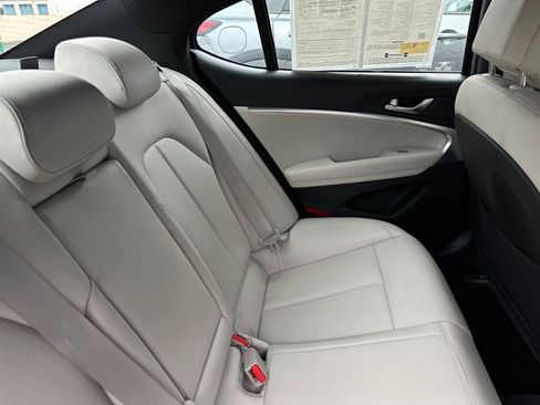 Used 2025 Genesis G70 2.5T image 38