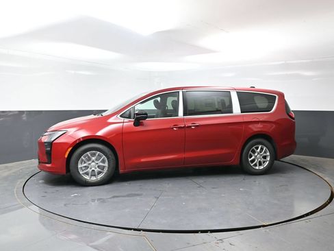 New 2027 Chrysler Pacifica Select FWD image 5