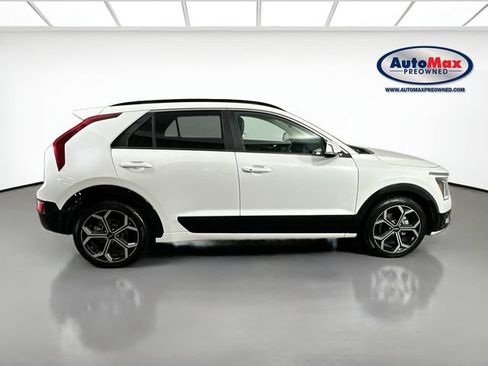 Used 2023 Kia Niro EX Touring FWD image 10