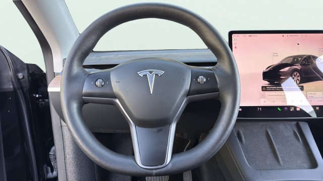 Used 2023 Tesla Model Y Long Range AWD/4WD image 16