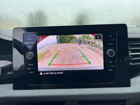 Used 2025 Volkswagen Jetta SE image 17