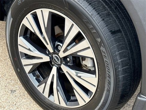 Used 2023 Nissan Rogue SV w/ SV Premium Package image 11