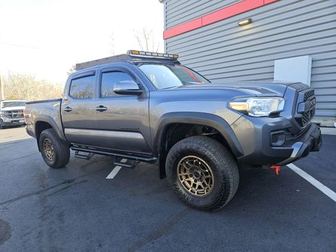 Used 2023 Toyota Tacoma 4x4 Double Cab image 5