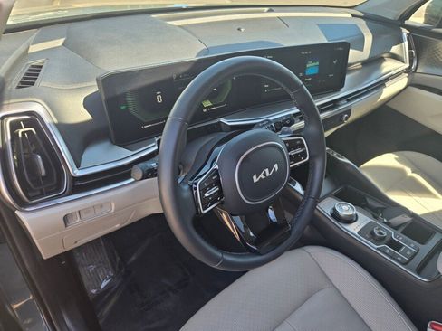 Used 2025 Kia Sorento EX image 6