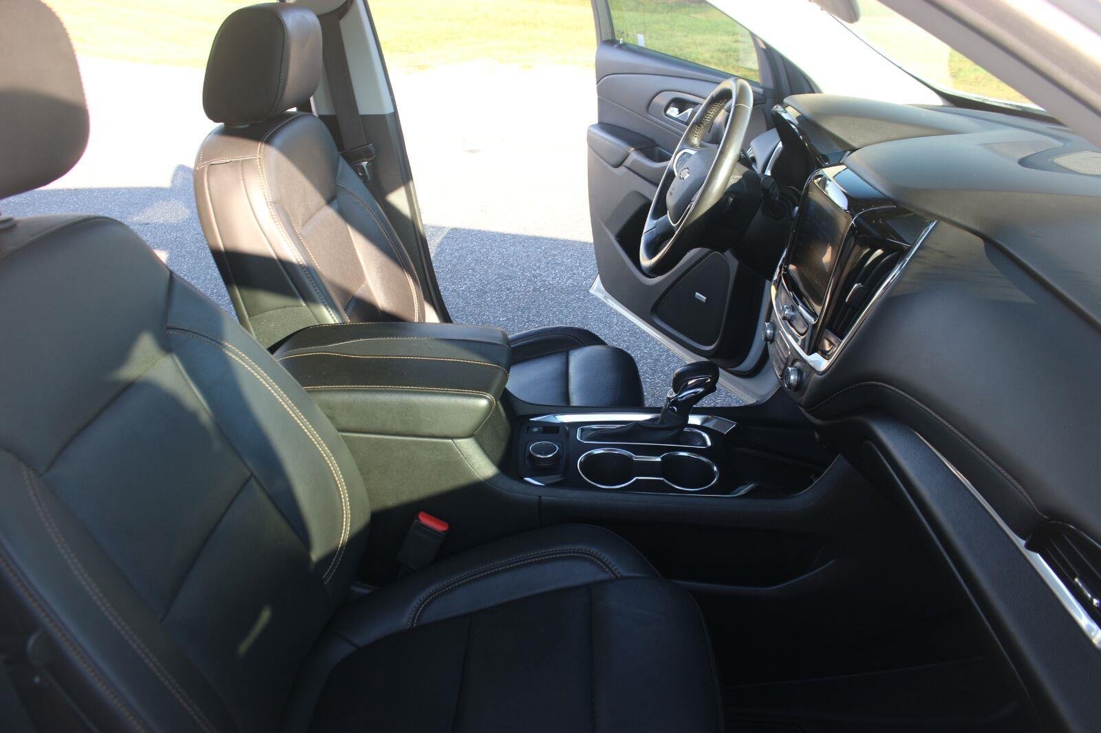 Used 2021 Chevrolet Traverse Premier w/ Redline Edition FWD image 38