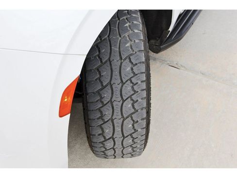 Used 2024 GMC Yukon XL SLT w/ SLT Luxury Package image 30