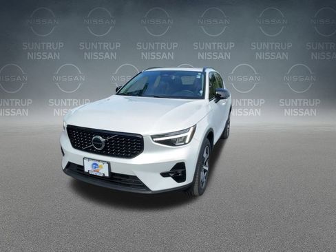 Used 2023 Volvo XC40 B5 Plus w/ Protection Package Premier image 59