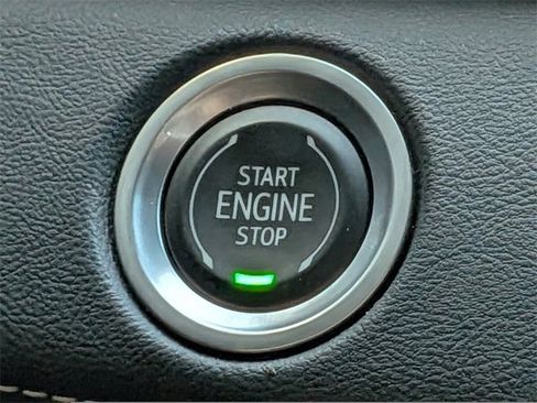 Used 2022 Cadillac Escalade Premium Luxury image 33