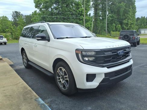 Used 2025 Ford Expedition Active AWD/4WD image 3