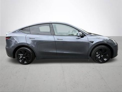 Used 2022 Tesla Model Y Long Range AWD/4WD image 5