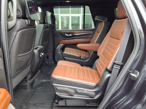 Used 2023 GMC Yukon Denali Ultimate AWD/4WD image 12