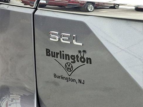 Certified 2025 Volkswagen Atlas SEL Premium R-Line image 32