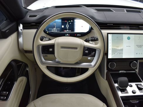 Used 2023 Land Rover Range Rover Long Wheelbase SE image 14