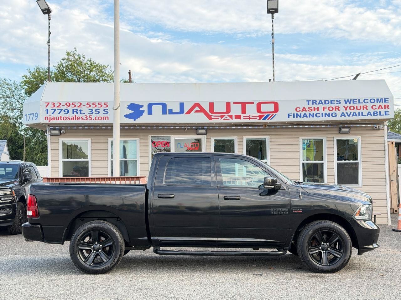 Used 2016 RAM 1500 Sport w/ Black Ram 1500 Sport Group AWD/4WD image 3