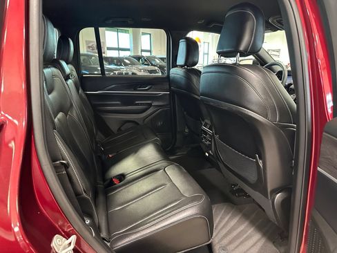 Used 2024 Jeep Grand Cherokee Limited RWD image 43