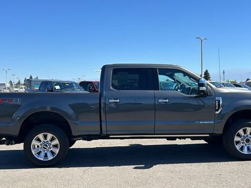 Certified 2018 Ford F250 Platinum w/ Platinum Ultimate Package AWD/4WD image 2