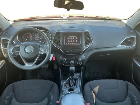 Used 2020 Jeep Cherokee Latitude FWD image 17