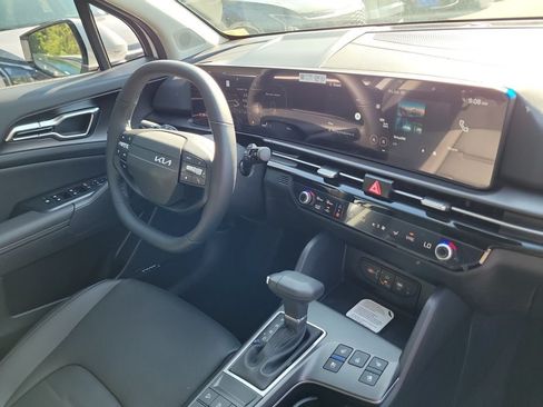 New 2026 Kia Sportage SX FWD image 8