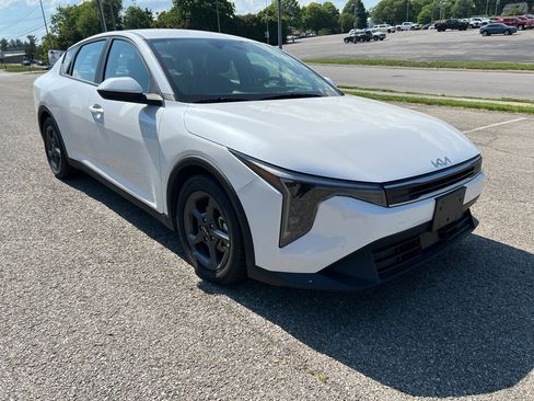 Used 2025 Kia K4 FWD image 2