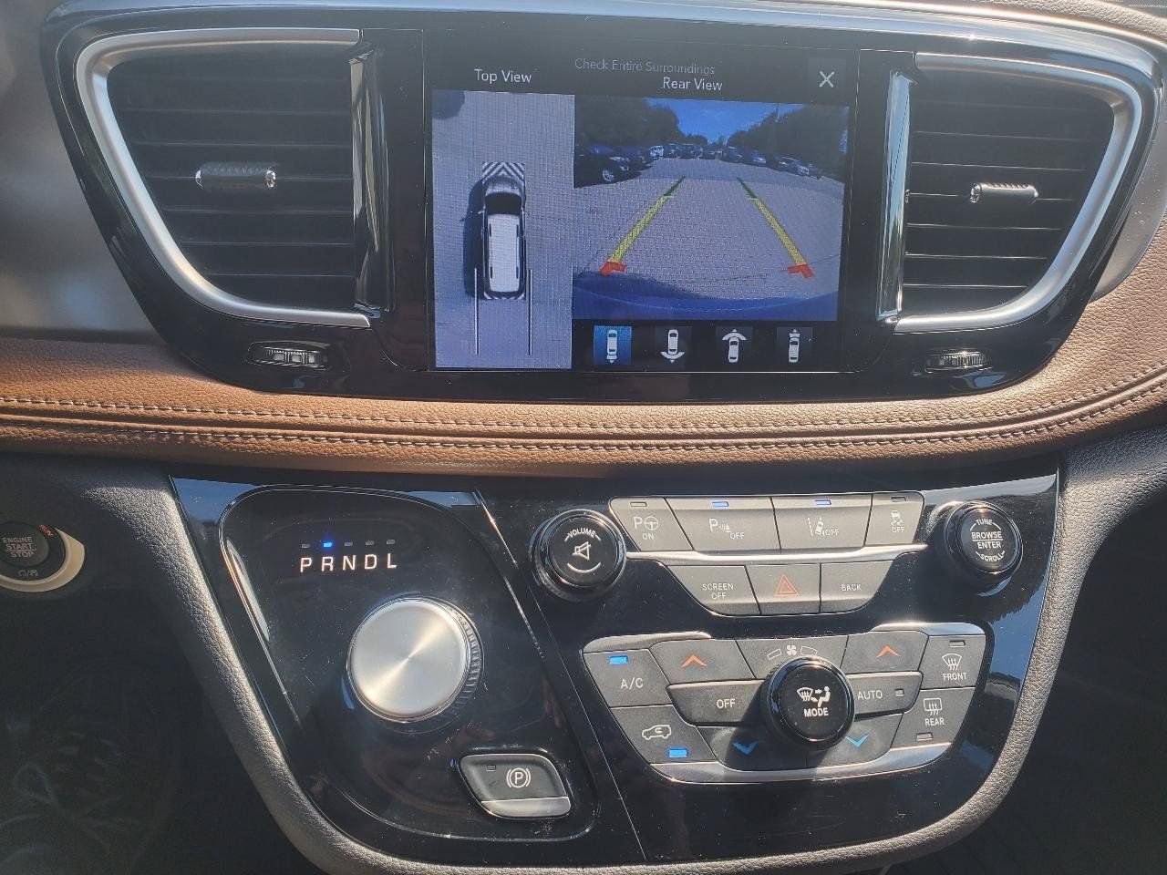 Used 2017 Chrysler Pacifica Limited FWD image 25