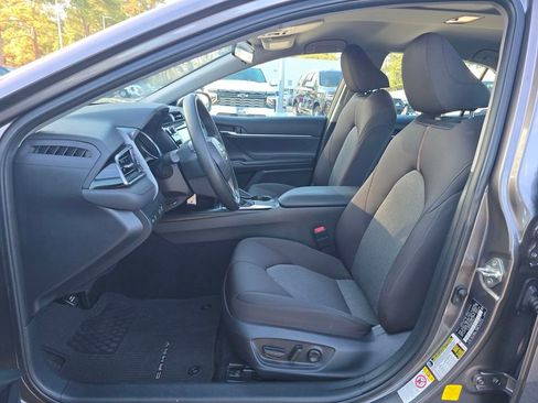 Used 2019 Toyota Camry LE image 9