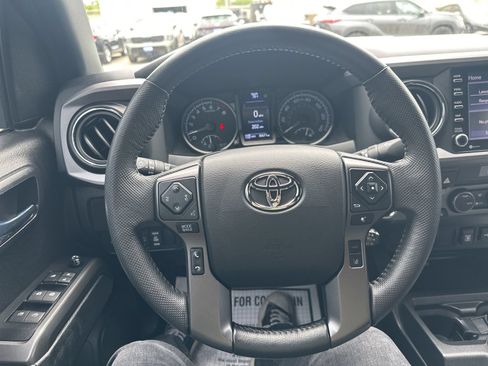 Used 2022 Toyota Tacoma TRD Sport w/ Black Out Package (TMS) AWD/4WD image 39